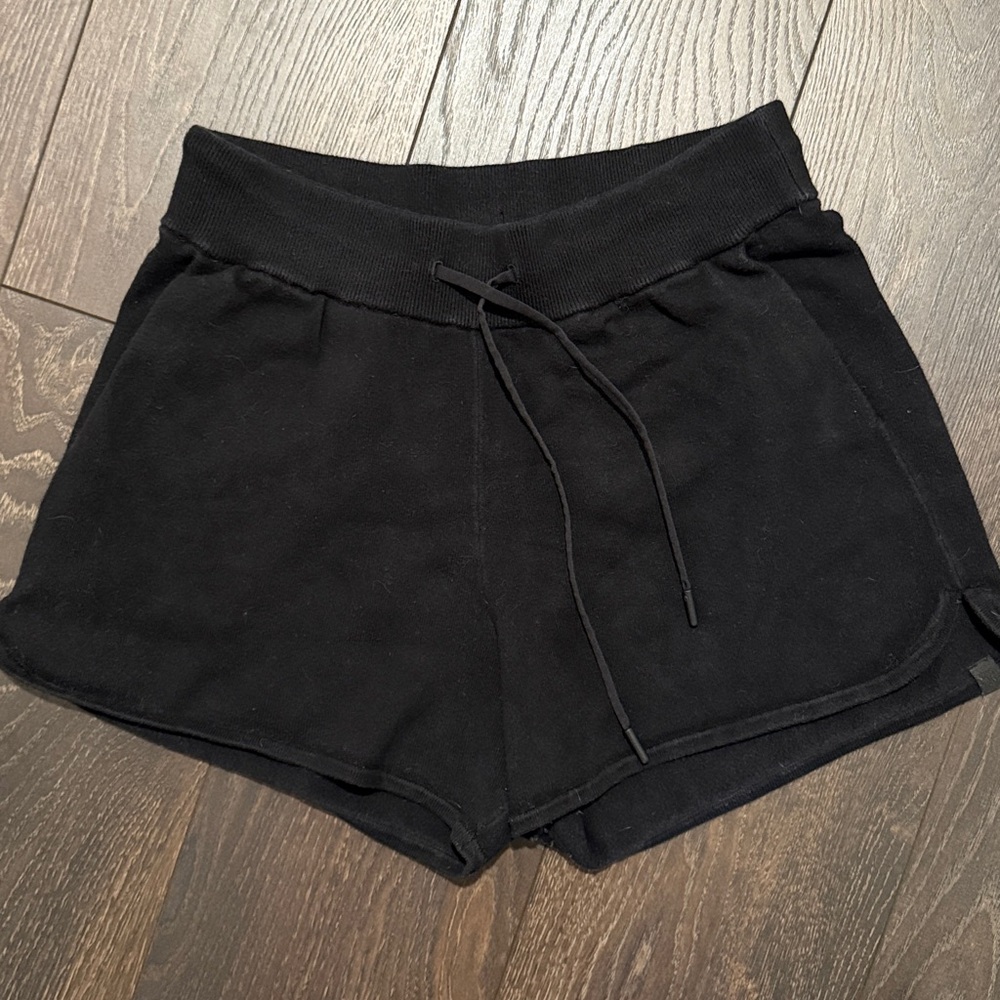 Lululemon Cotton-Cashmere Knit HR Short 4" in Black